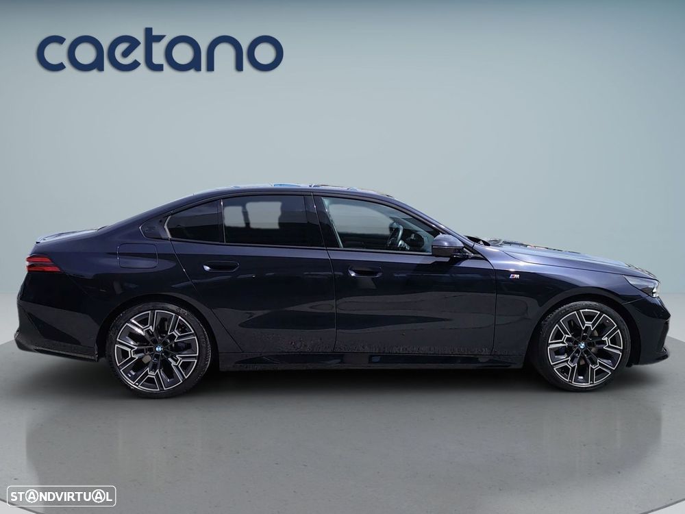 BMW 520 d Pack Desportivo M Pro — fotografia 9