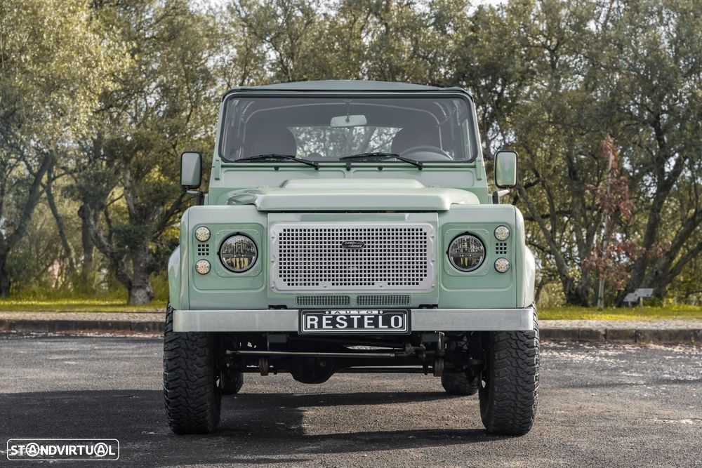 Land Rover Defender - 2