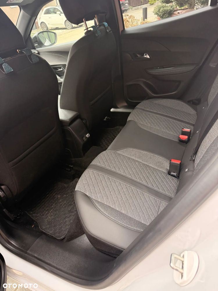 Peugeot 2008 PureTech 130 Allure S&S EAT8 - 6