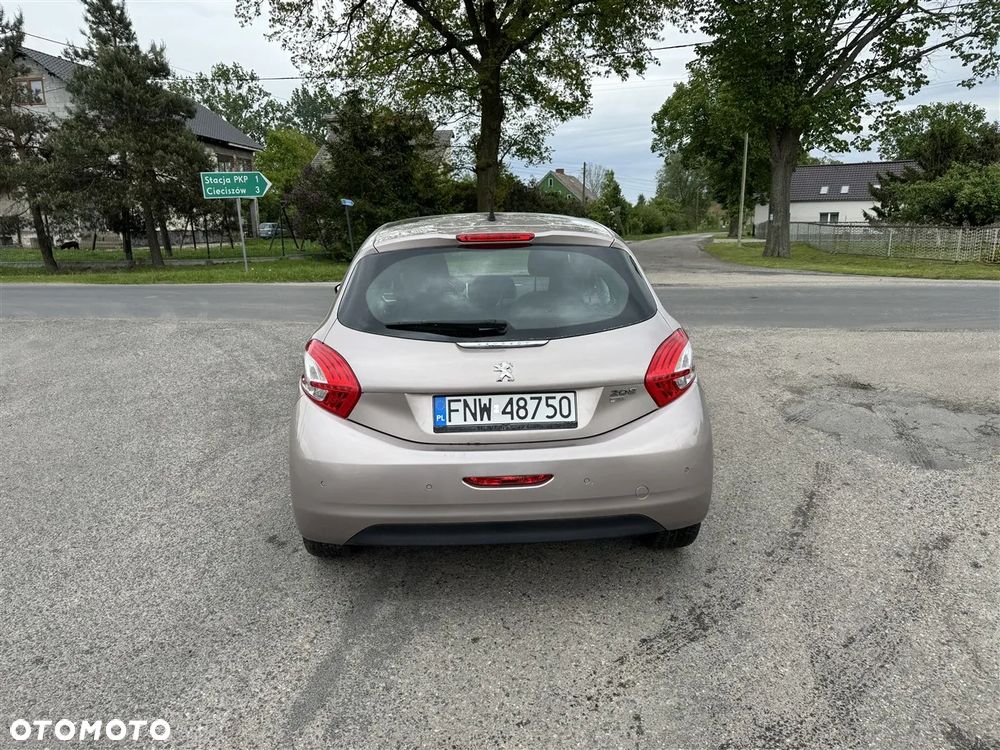 Peugeot 208 - 10