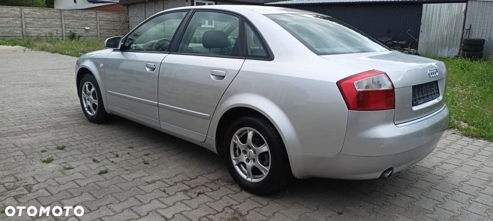 Audi A4 Limousine - 4