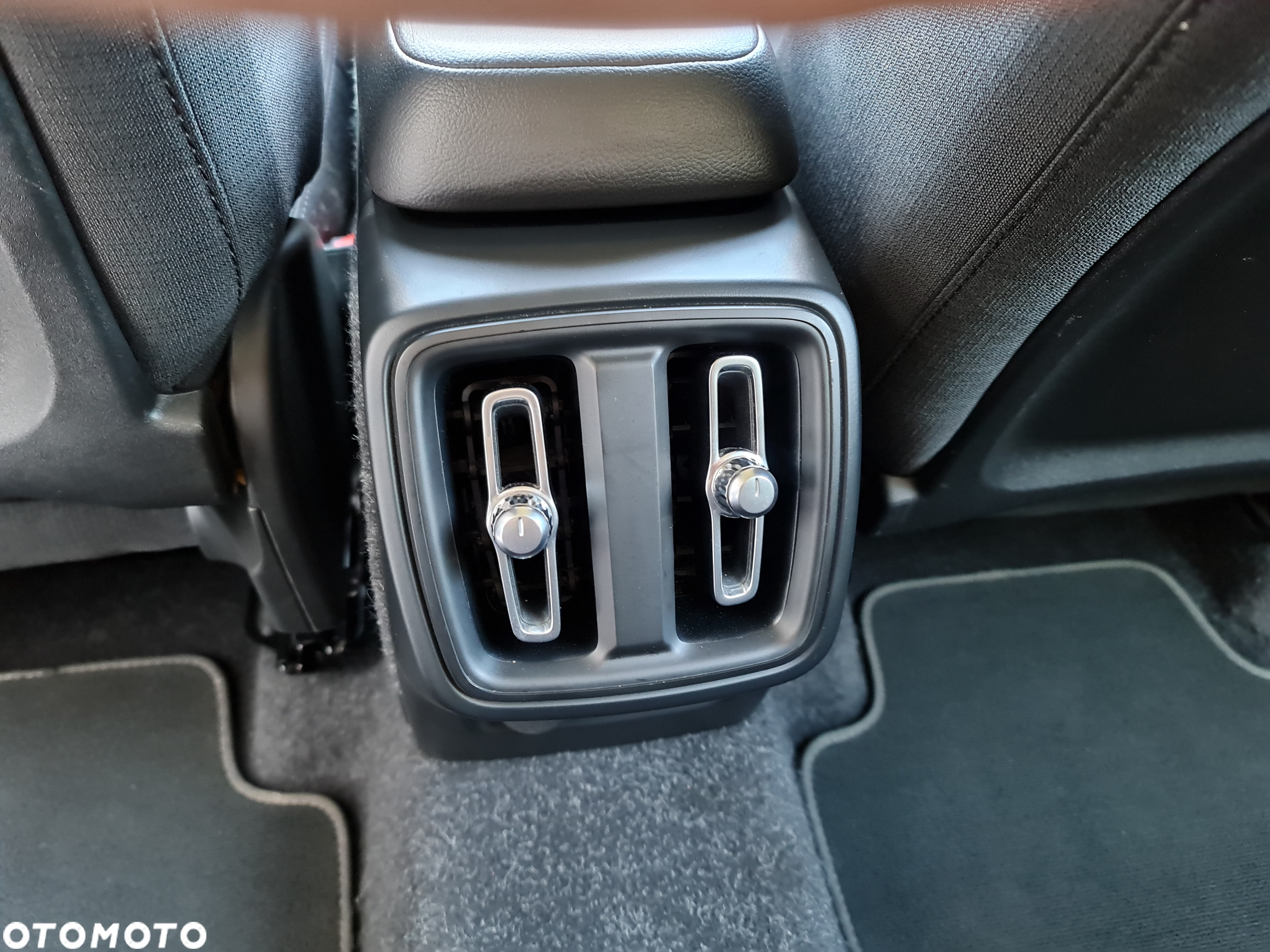 Volvo XC 40 D3 AWD Geartronic Momentum Pro - 16