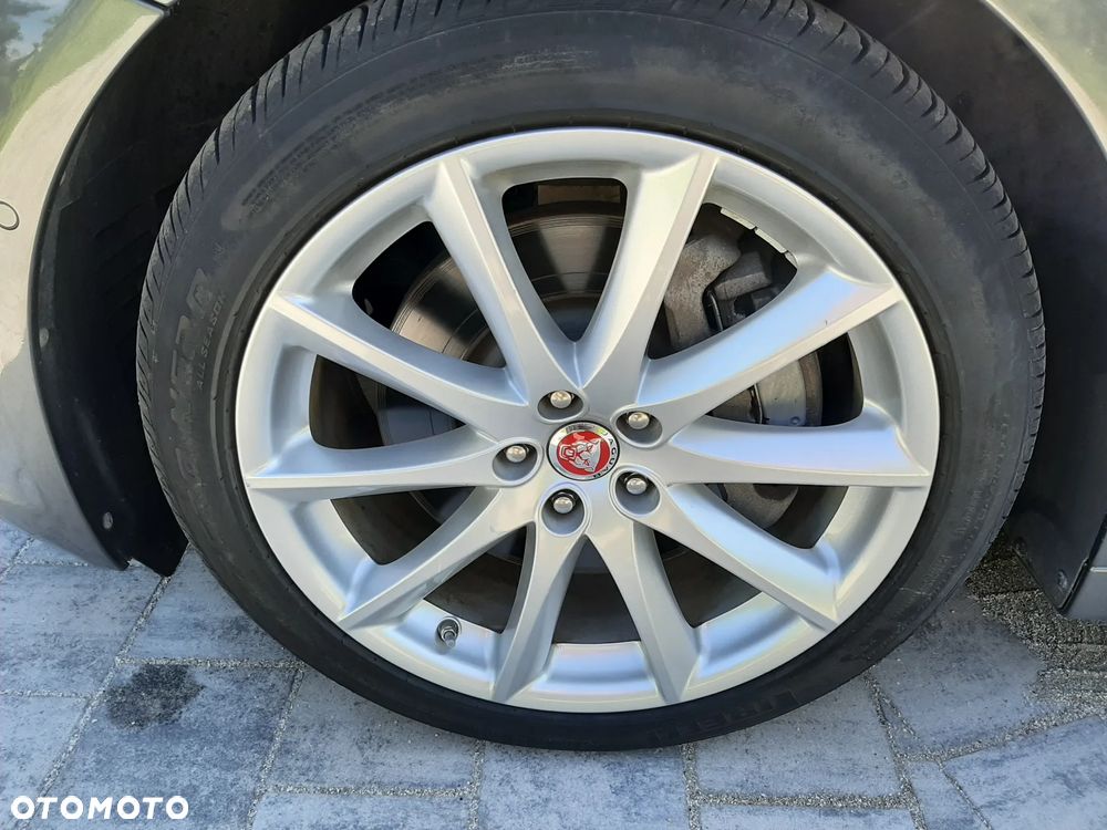 Jaguar XJ 3.0 V6 Kompressor AWD R-Sport - 8