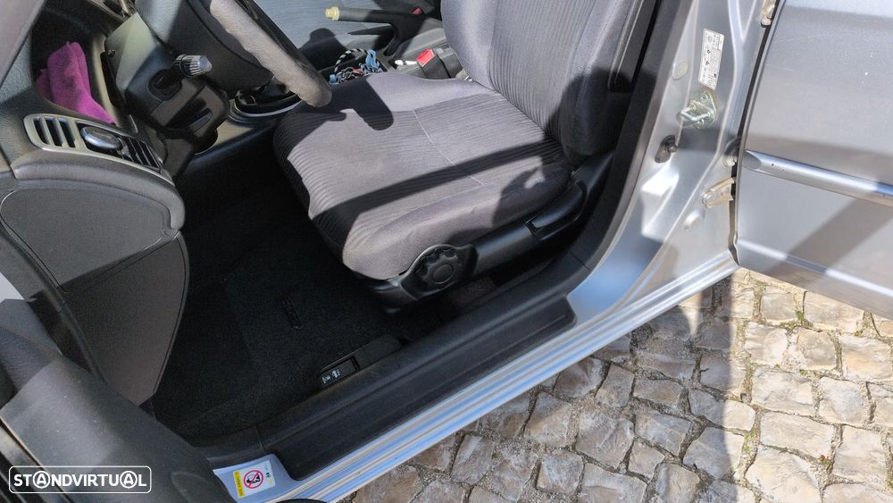 Honda Civic 1.6 ES - 6