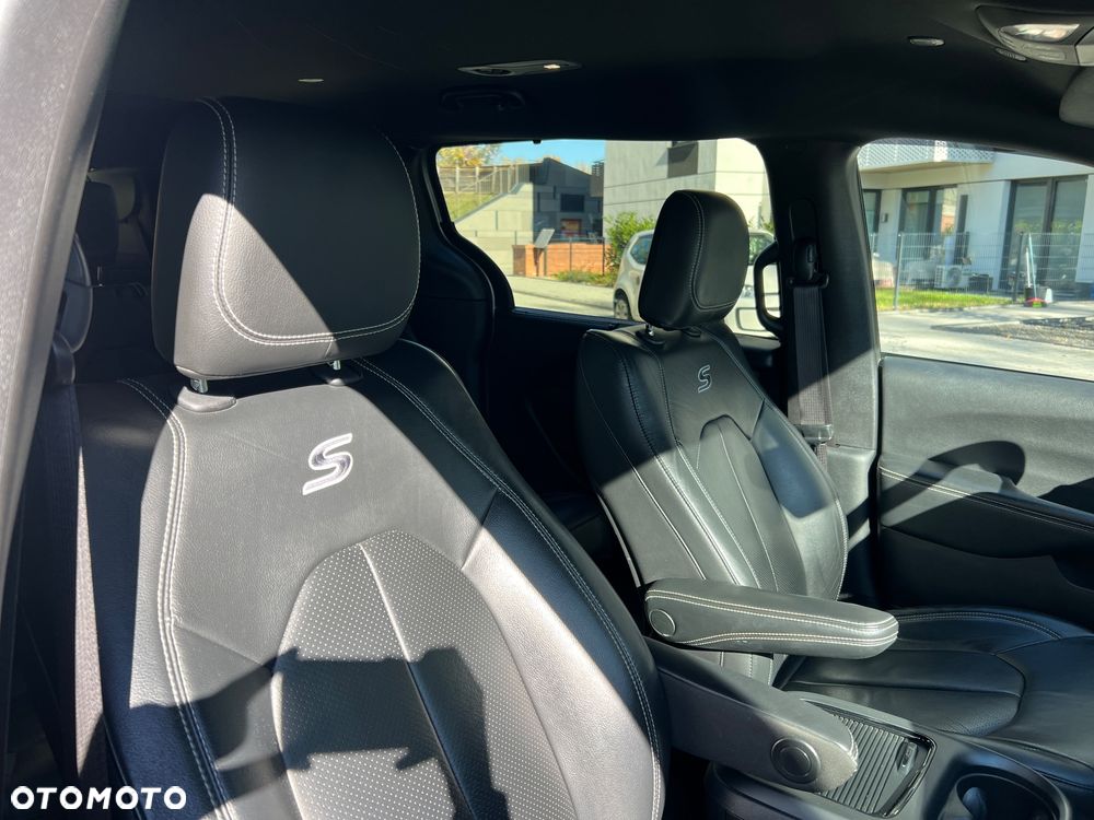 Chrysler Pacifica - 14