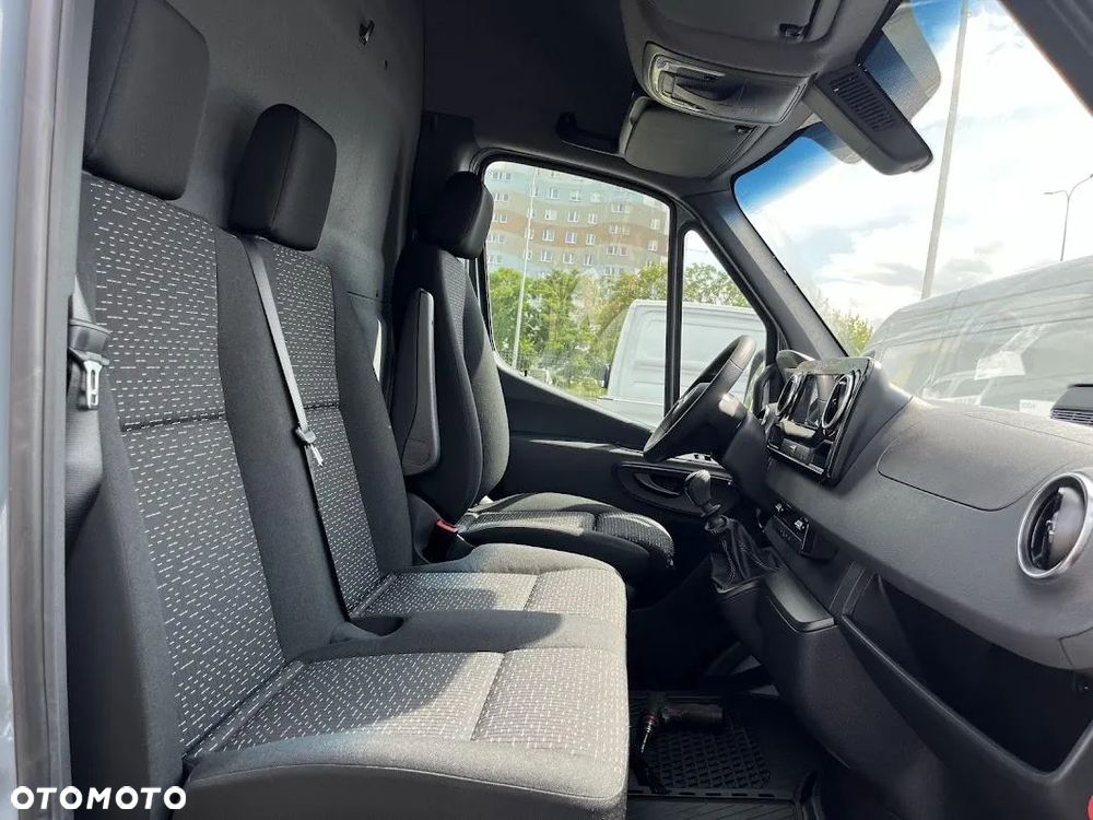 Mercedes-Benz Sprinter - 13