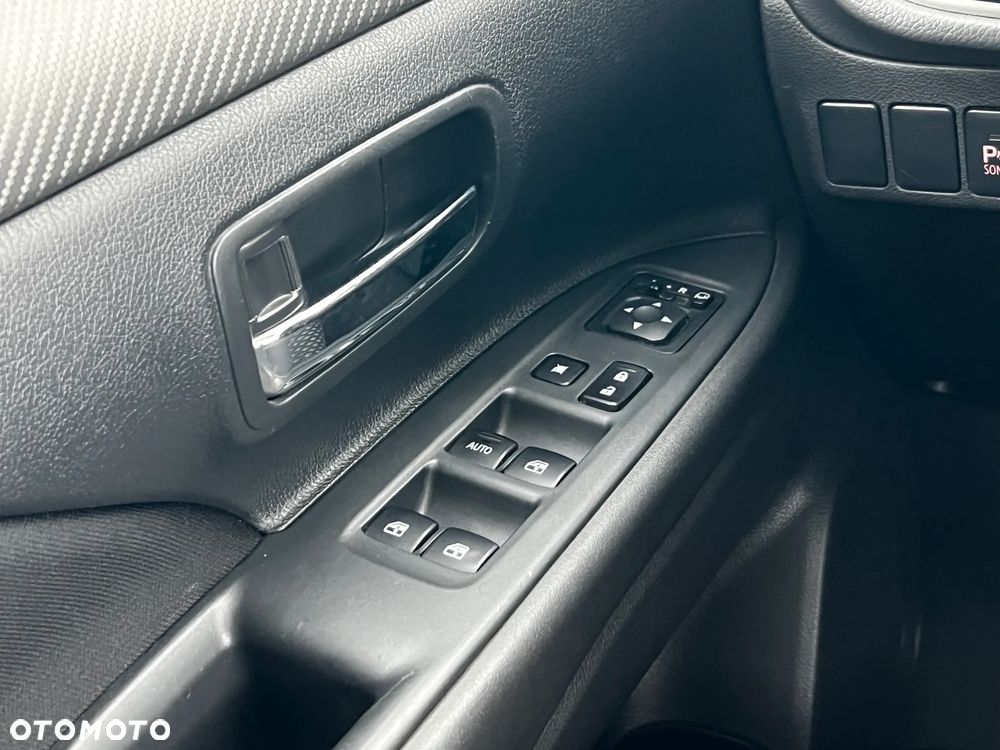 Mitsubishi Outlander 2.0 Intense + 4WD CVT - 17