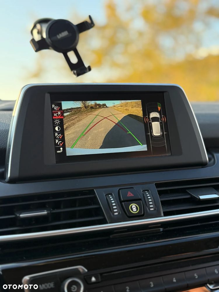 BMW Seria 2 218d - 12