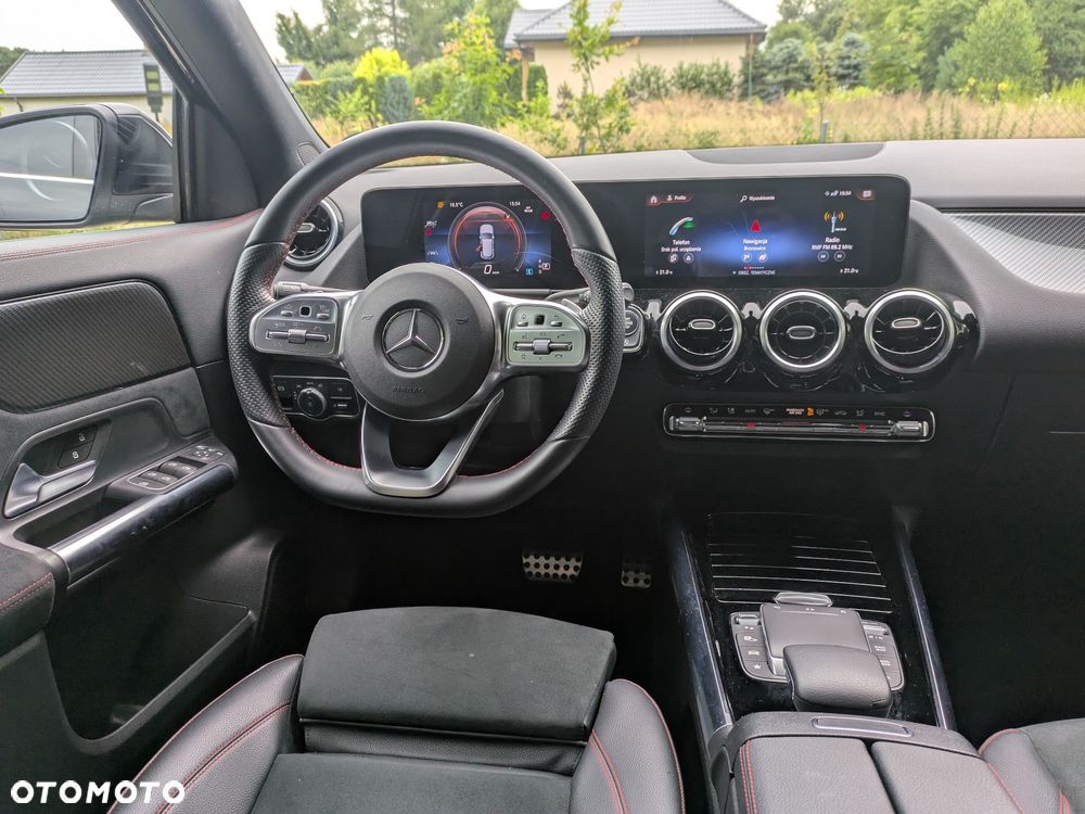Mercedes-Benz GLA - 16