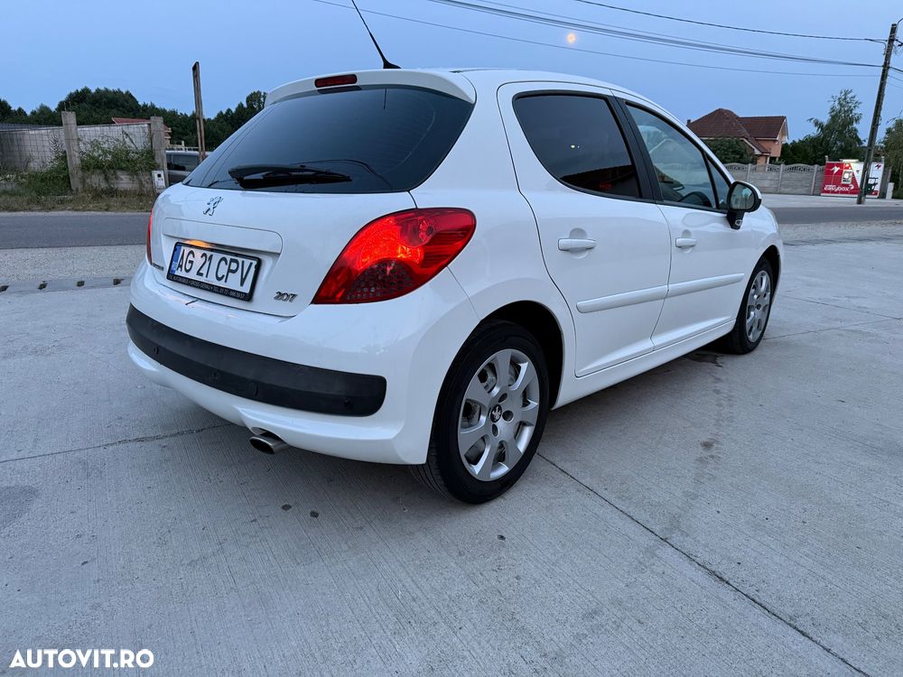Peugeot 207 1.6HDI Feline - 3