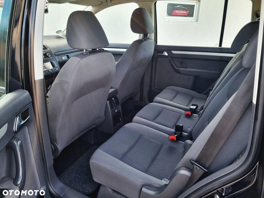 Volkswagen Touran - 11