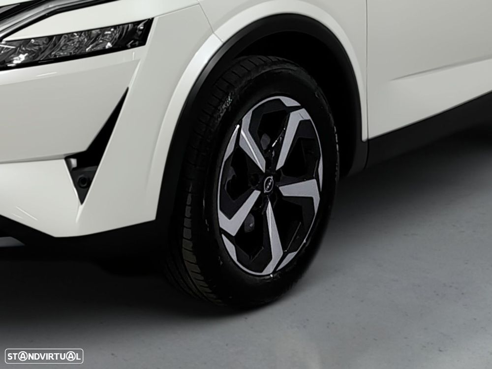 Nissan Qashqai 1.3 DIG-T N-Connecta LED+TT+SKY - 4