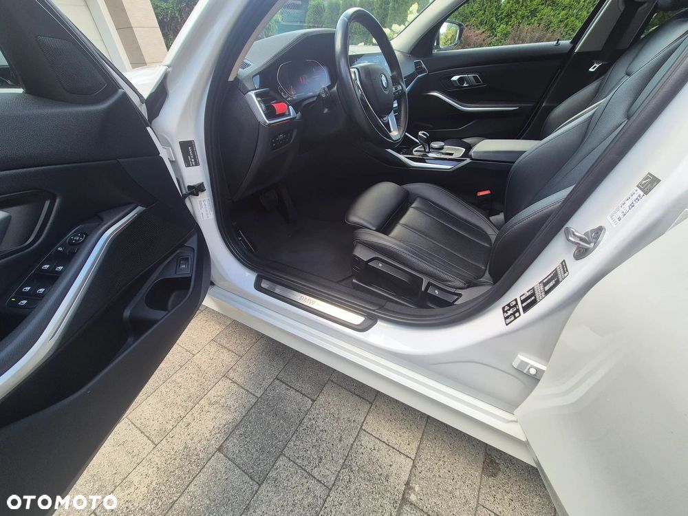 BMW Seria 3 320d MHEV Luxury Line - 12