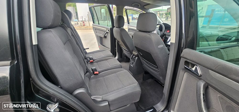VW Touran 2.0 TDI Highline 7L - 10