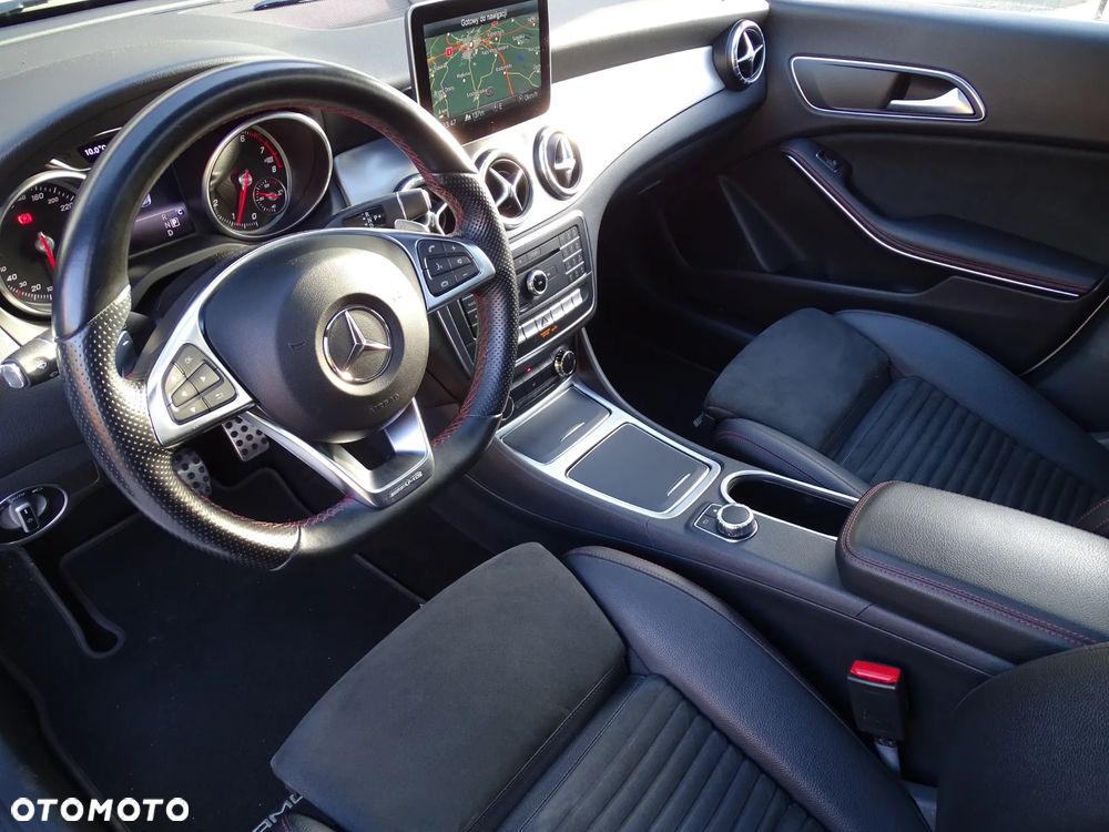 Mercedes-Benz CLA 200 7G-DCT AMG Line - 12