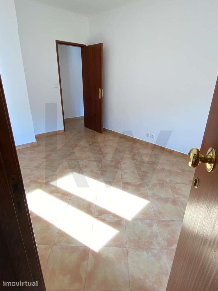 Moradia em Barcarena com Potencial para T3 ou Investimento (2x T1) - Grande imagem: 4/20