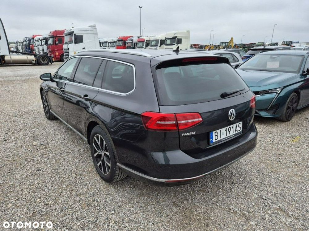 Volkswagen Passat - 4