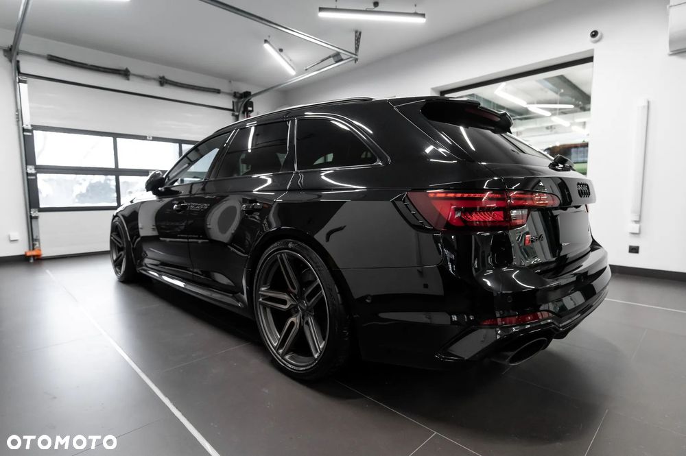 Audi RS4 Limousine - 7