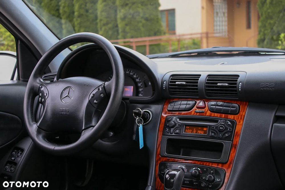 Mercedes-Benz Klasa C 180 Kompressor Automatik Classic - 26