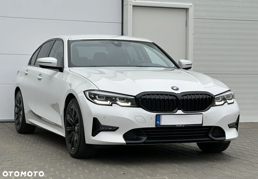 BMW Seria 3 330i Sport - 16