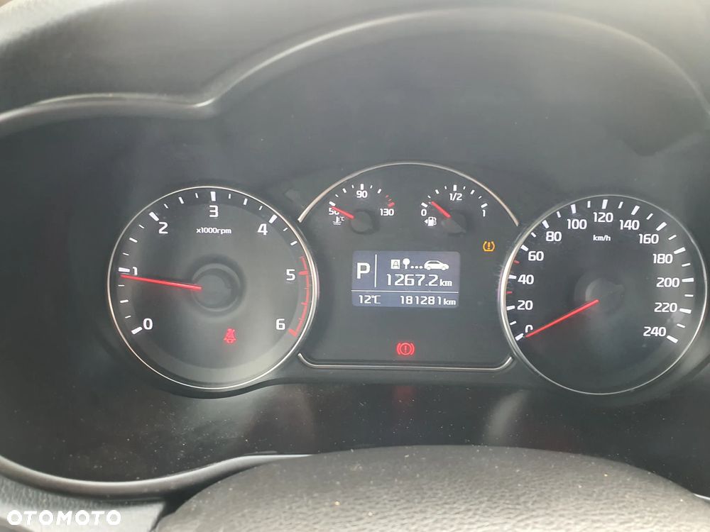 Kia Carens 1.7 CRDi Business Line 7os 7DCT - 14