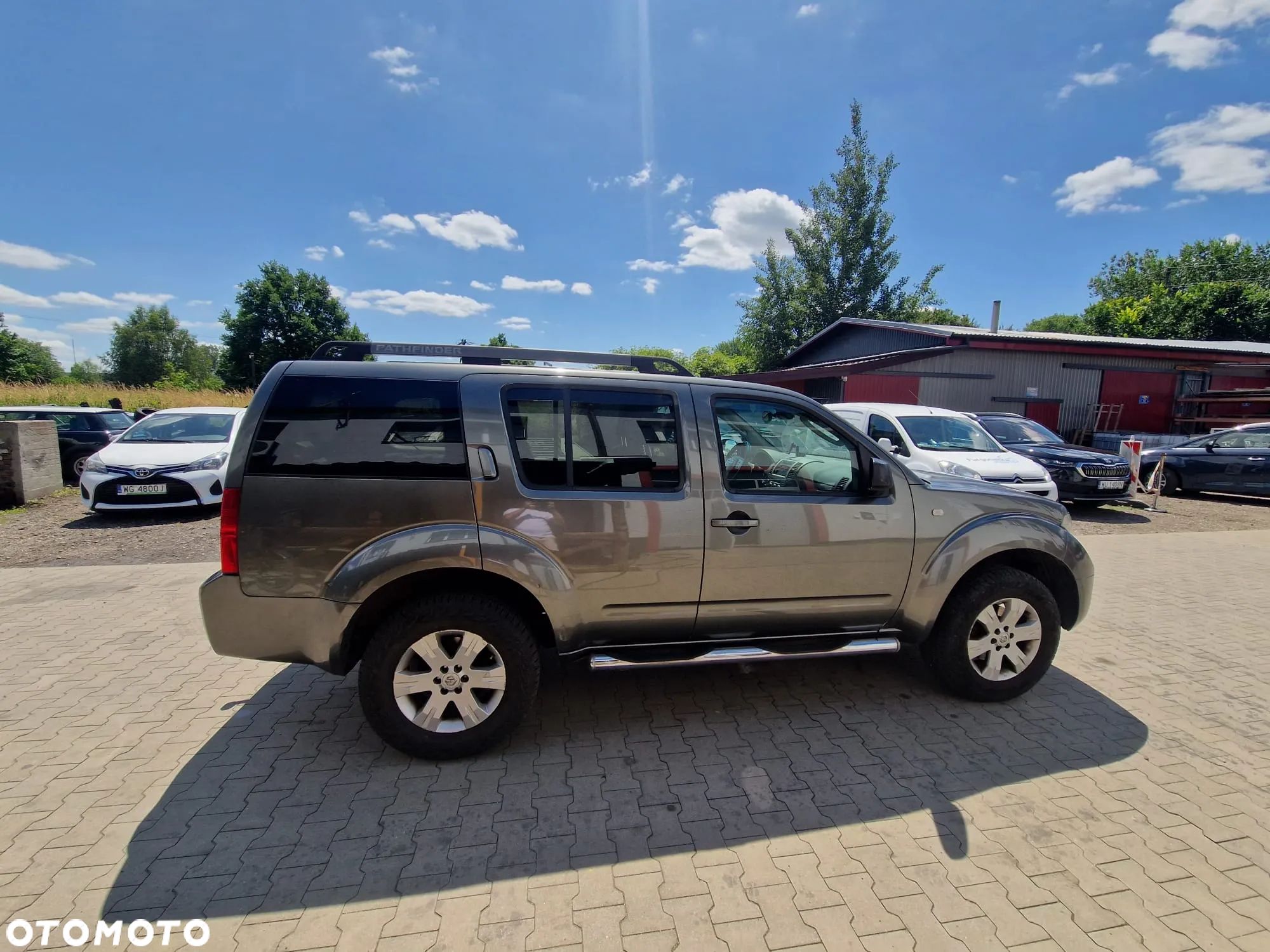 Nissan Pathfinder - 1
