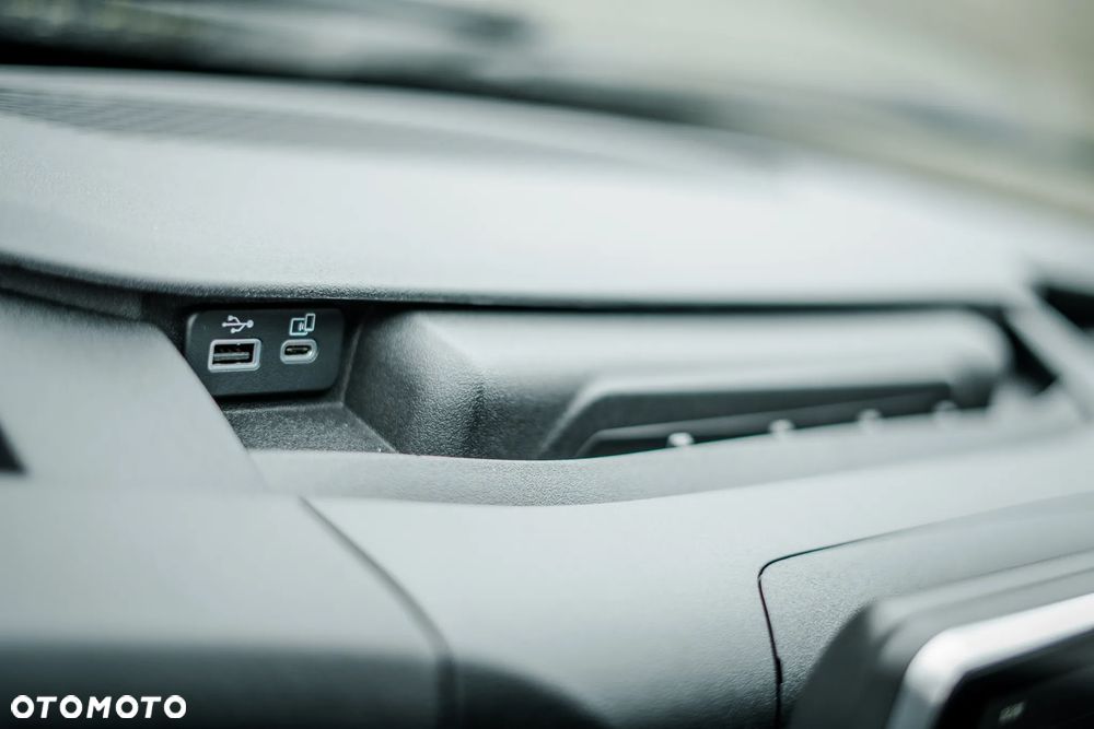 Iveco Daily 35S18HA8 V H2 Furgon Automat 3.0 od ręki - 32