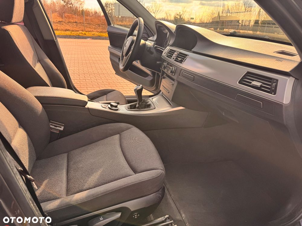 BMW Seria 3 320d - 12