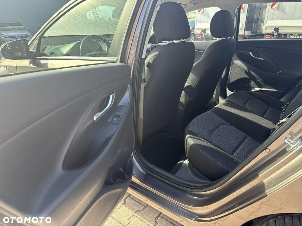 Hyundai i30 1.5 DPI Classic + - 14