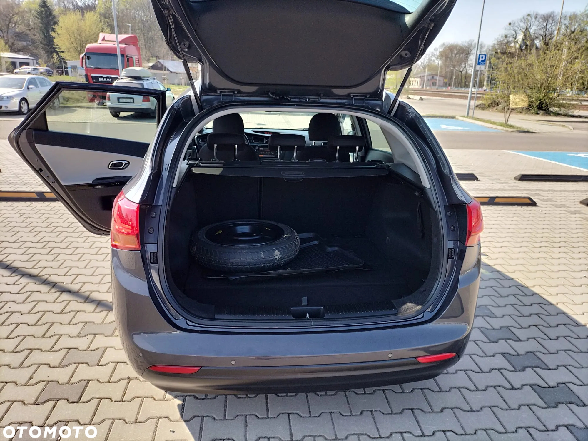 Kia Ceed 1.6 CRDi 128 Fifa World Cup Edition - 31