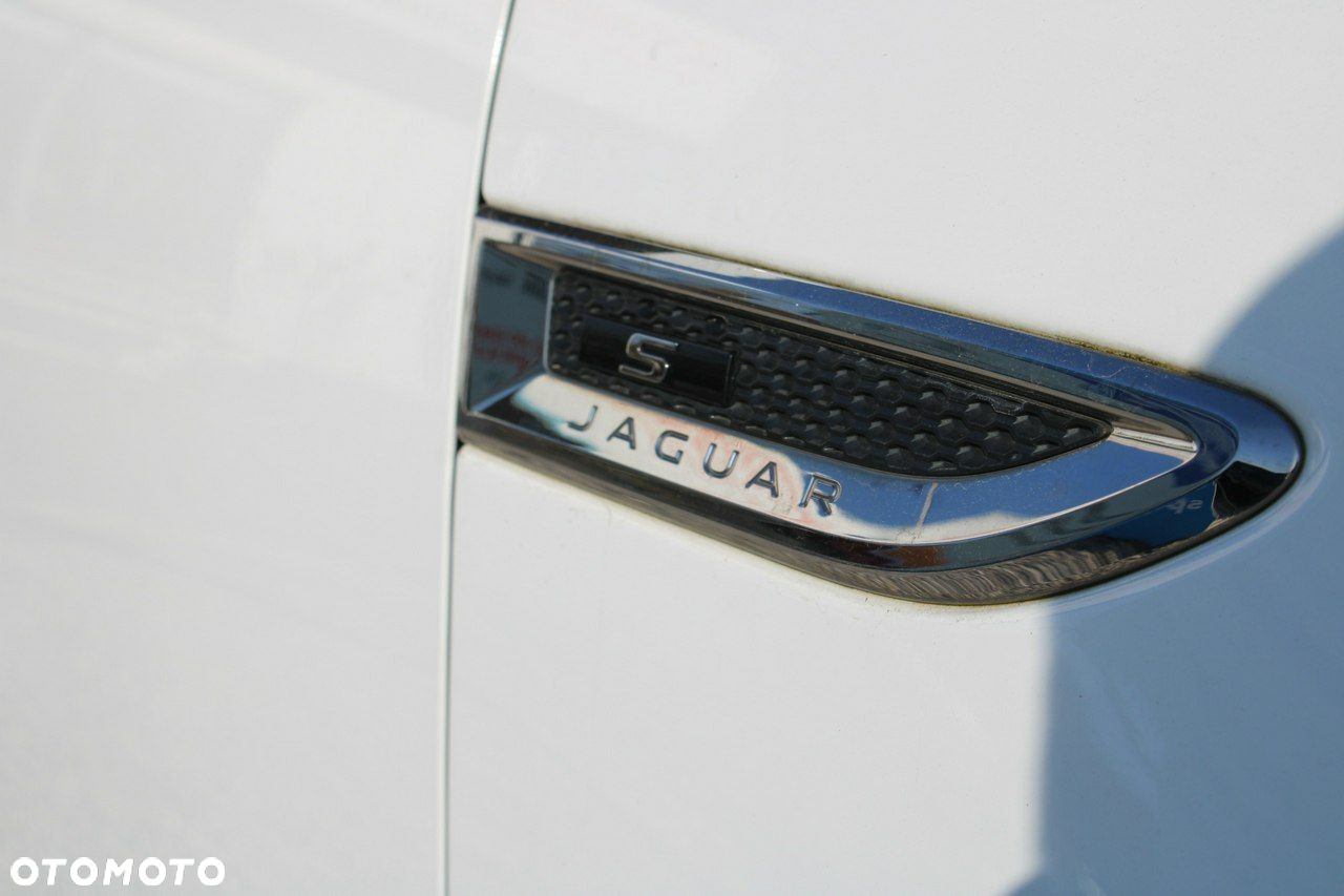 Jaguar E-Pace - 13