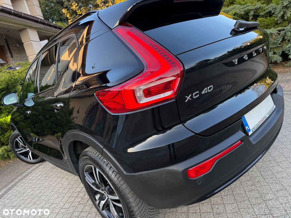Volvo XC 40 B4 B DKG Plus Black Edition - 12