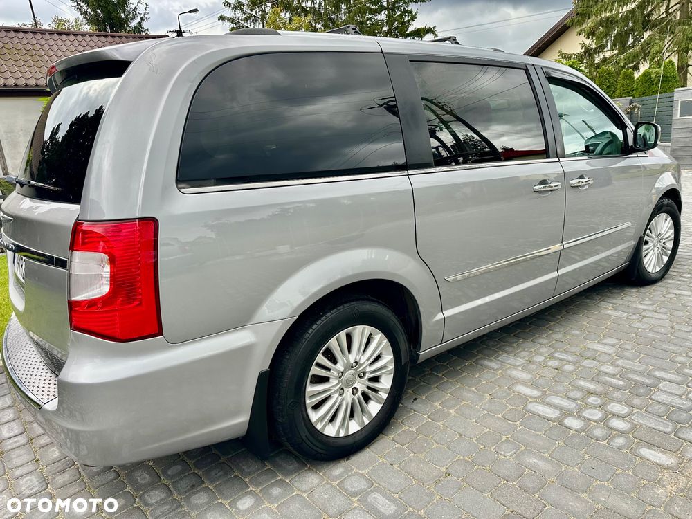 Chrysler Town & Country 3.6 Limited - 14