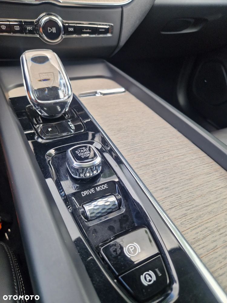 Volvo XC 60 B5 D AWD Geartronic Momentum - 35
