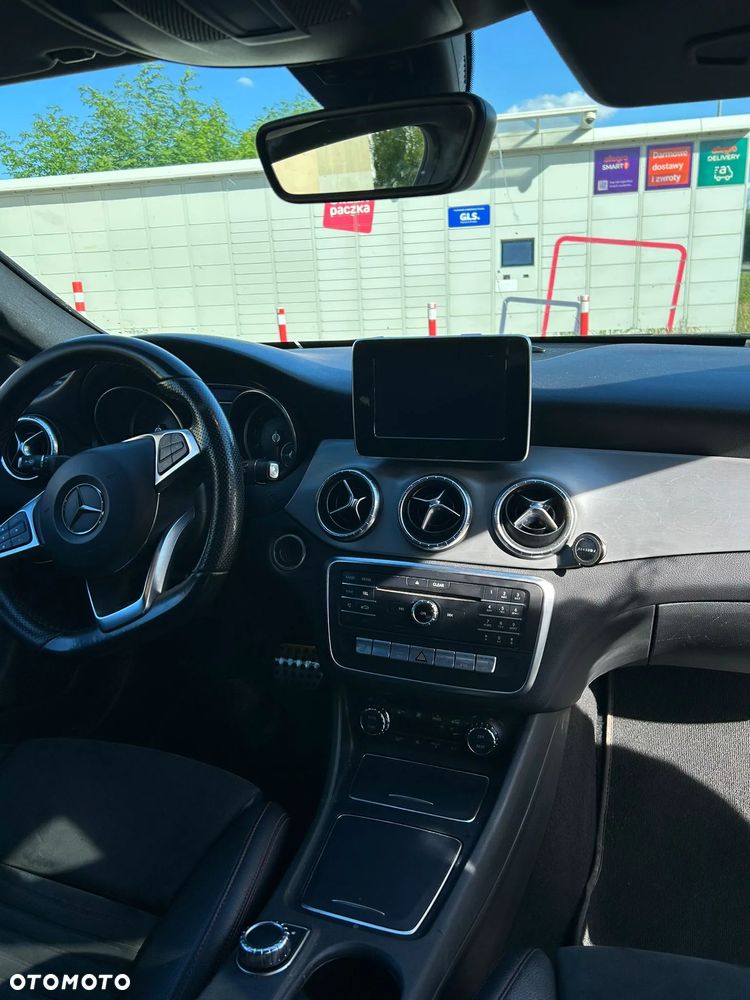 Mercedes-Benz CLA 200 7G-DCT Urban - 11