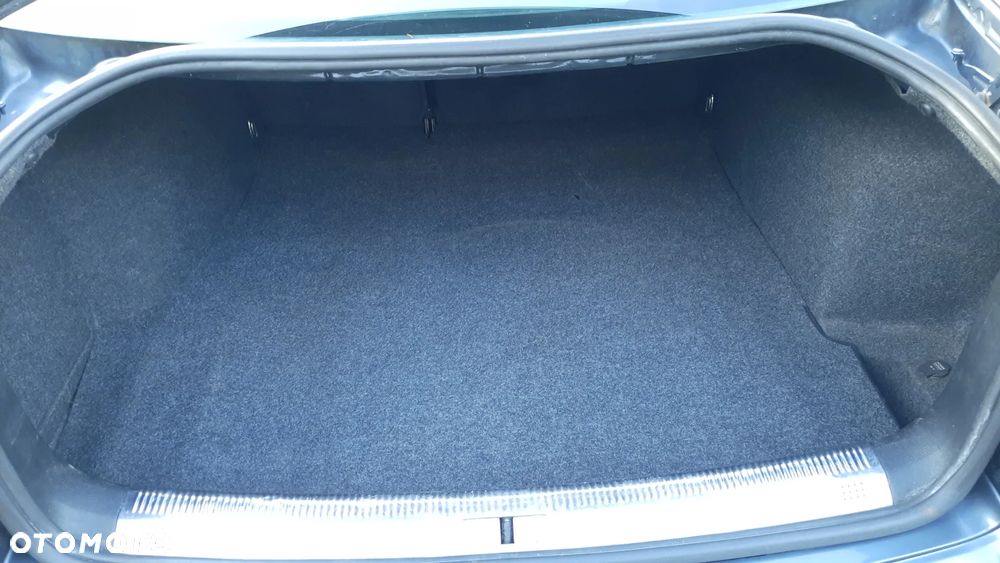 Volkswagen Passat - 17