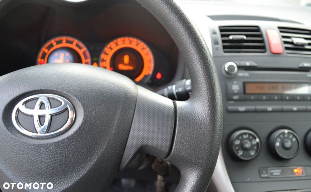 Toyota Auris 1.33 VVT-i Terra - 27