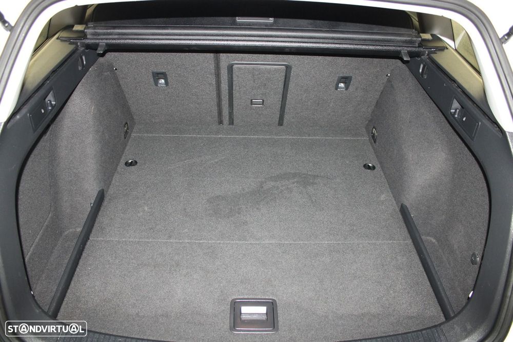 VW Golf Variant 1.6 TDi Confortline - 33