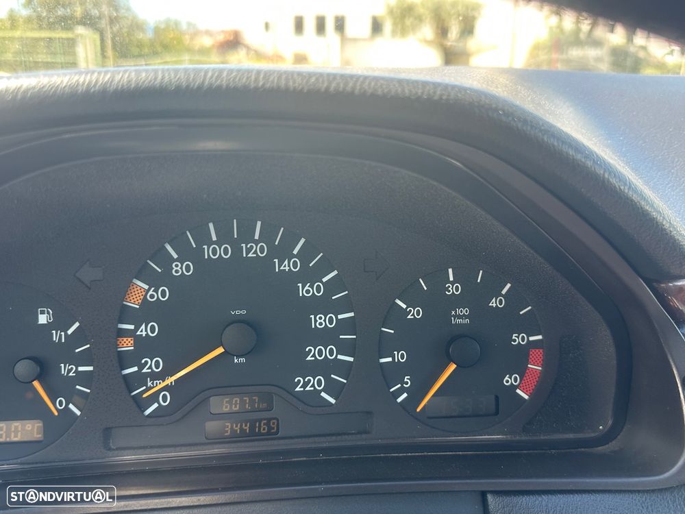 Mercedes-Benz E 200 - 10