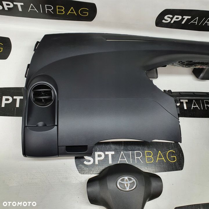 TOYOTA YARIS 2 II 3D DESKA ROZDZIELCZA KONSOLA KOKPIT PULPIT PODUSZKI AIRBAG AIR BAG PASY KIT SET - 2