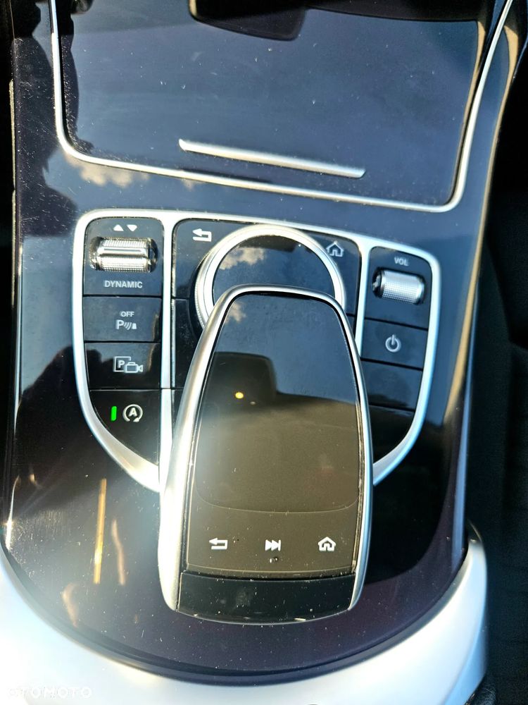 Mercedes-Benz Klasa C 220 d 4Matic T 9G-TRONIC - 39