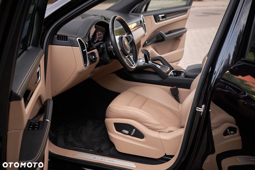 Porsche Cayenne - 21