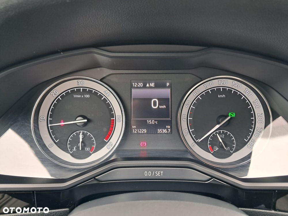 Skoda Superb 2.0 TDI L&K DSG - 13