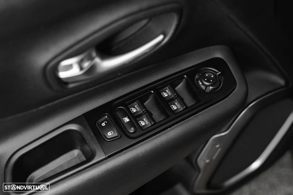 Jeep Renegade 1.0 T Limited - 33