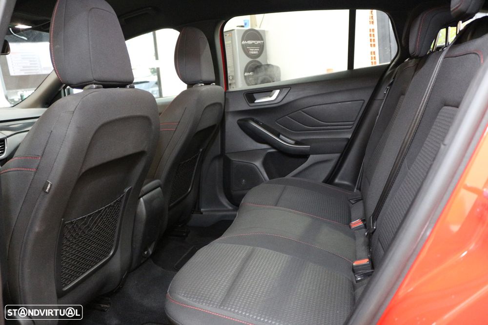 Ford Focus 1.0 EcoBoost S&S ST-LINE - 22