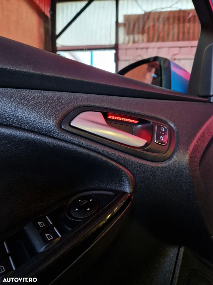 Ford Focus 1.5 TDCi Powershift Titanium - 12