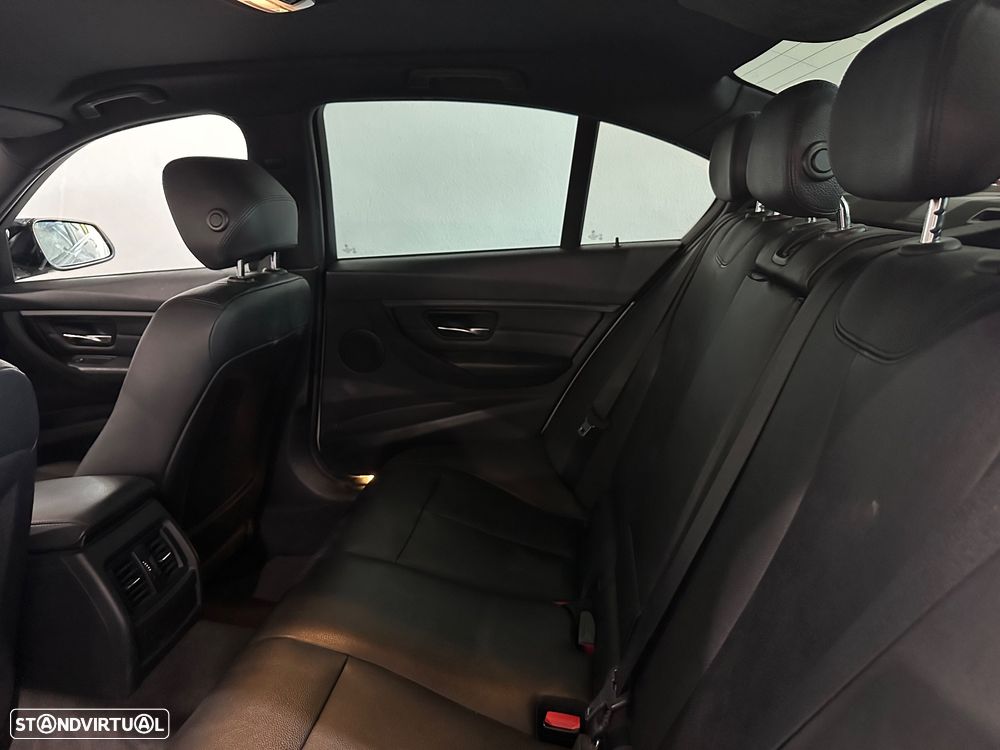 BMW 320 d Auto Pack M - 12