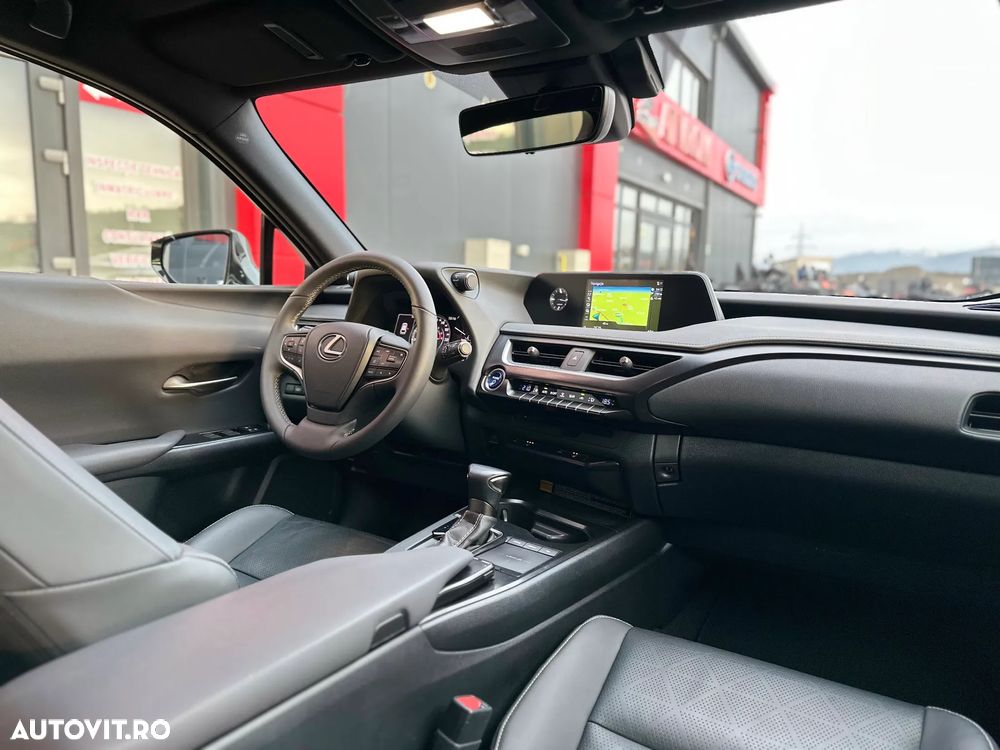 Lexus UX 250h FWD Executive - 2