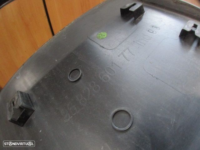 Grelha Friso 9682860177 PEUGEOT  PARTNER 2 FASE 1 2010 1.6HDI 90CV 4P BRANCO TR ESQ GRE PORTA Danificado  CITROEN BERLINGO 2010 1.6 HDI 75CV 5P BRANCO - 4