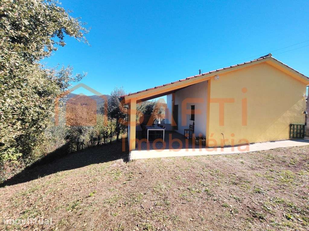 MORADIA T2 RESTAURADA, COM GARAGEM E TERRENO DE CULTIVO. - Grande imagem: 2/43